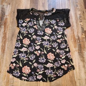BKE Boutique Floral Print Lace Top